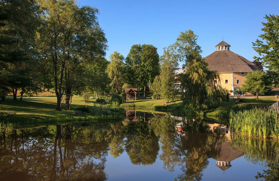 Inn At The Round Barn Farm-1